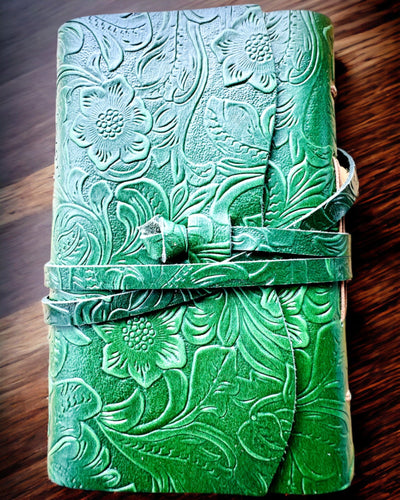 Premium Lædernotesbog "Naturens Elegance" - 200 sider, 120g, notesbog, skitsebog, 2 farver at vælge imellem, personliggørelse med gravering