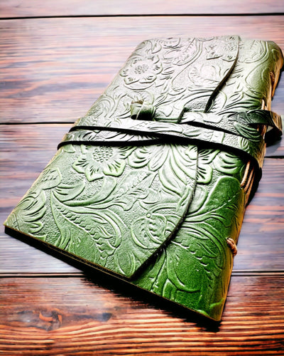 Premium Lædernotesbog "Naturens Elegance" - 200 sider, 120g, notesbog, skitsebog, 2 farver at vælge imellem, personliggørelse med gravering