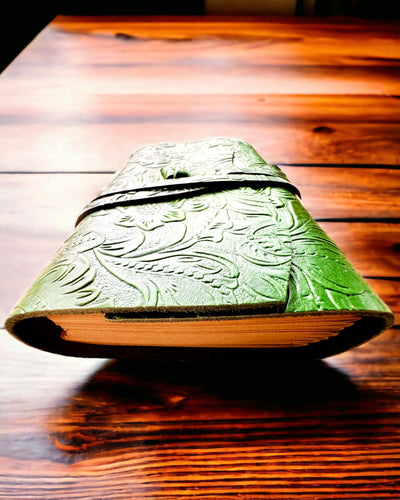 Premium Lædernotesbog "Naturens Elegance" - 200 sider, 120g, notesbog, skitsebog, 2 farver at vælge imellem, personliggørelse med gravering