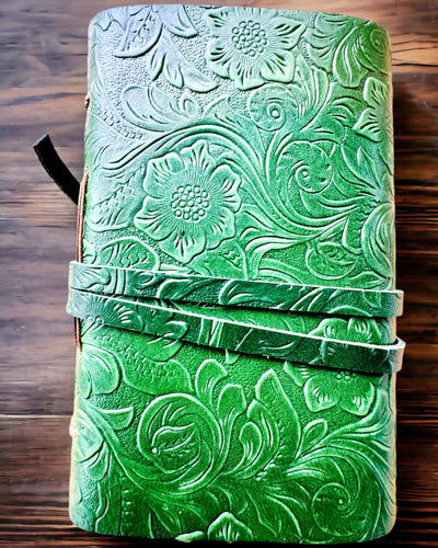 Premium Lædernotesbog "Naturens Elegance" - 200 sider, 120g, notesbog, skitsebog, 2 farver at vælge imellem, personliggørelse med gravering