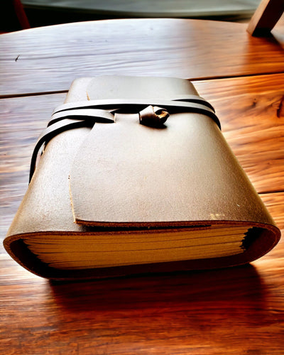 Notatbog Premium "RetroNotes" – Elegant notesbog i Ægte Læder - 200 sider, 120g, notesbog, skitsebog, brun farve, personalisering med gravering