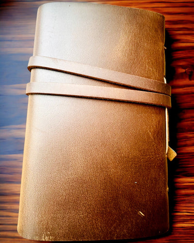 Notatbog Premium "RetroNotes" – Elegant notesbog i Ægte Læder - 200 sider, 120g, notesbog, skitsebog, brun farve, personalisering med gravering