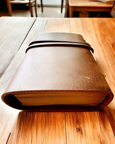 Notatbog Premium "RetroNotes" – Elegant notesbog i Ægte Læder - 200 sider, 120g, notesbog, skitsebog, brun farve, personalisering med gravering