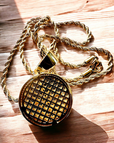 Halskæde med Kompasvedhæng i Glamour Stil med Zirkoner til Kvinder og Mænd - guld farve, gravering