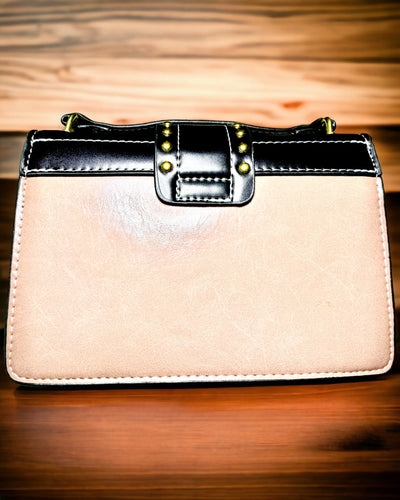 Kvadratisk Lys Lilla Skuldertaske med Løvemotiv – Elegant Taske i Tekstureret PU Læder. Personliggørelse med gravering