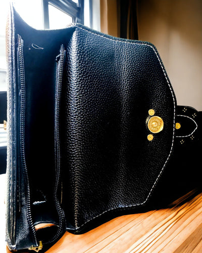 Moderne Firkantet Skuldertaske med Løve Accent - farve sort