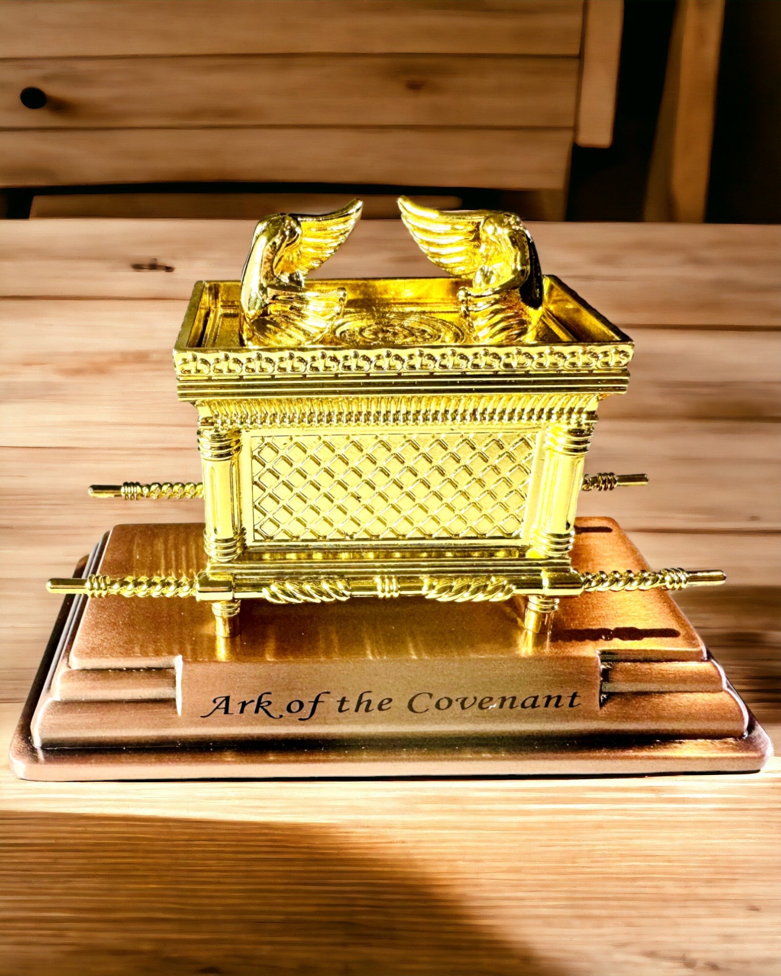 Forgyldt Replika af Pagtens Ark – Dekorativ Ark Statue i Kobber i Størrelse XL 28x15.6x20 cm