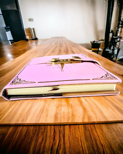 Notatbog Premium med Kodelås A5 - Vintage Stil med Kompas, Japansk Design, Papirvarer til Studerende og Erhverv. Personalisering med Gravering