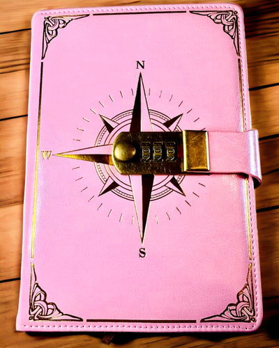 Notatbog Premium med Kodelås A5 - Vintage Stil med Kompas, Japansk Design, Papirvarer til Studerende og Erhverv. Personalisering med Gravering