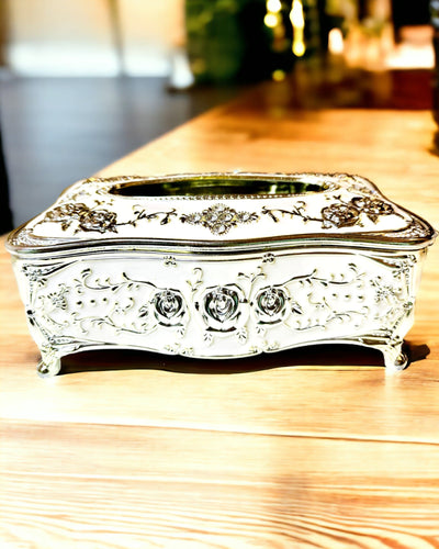 Æske til Servietter med Præget Rosenmønster - Elegant Tilbehør til Interiør, hvid