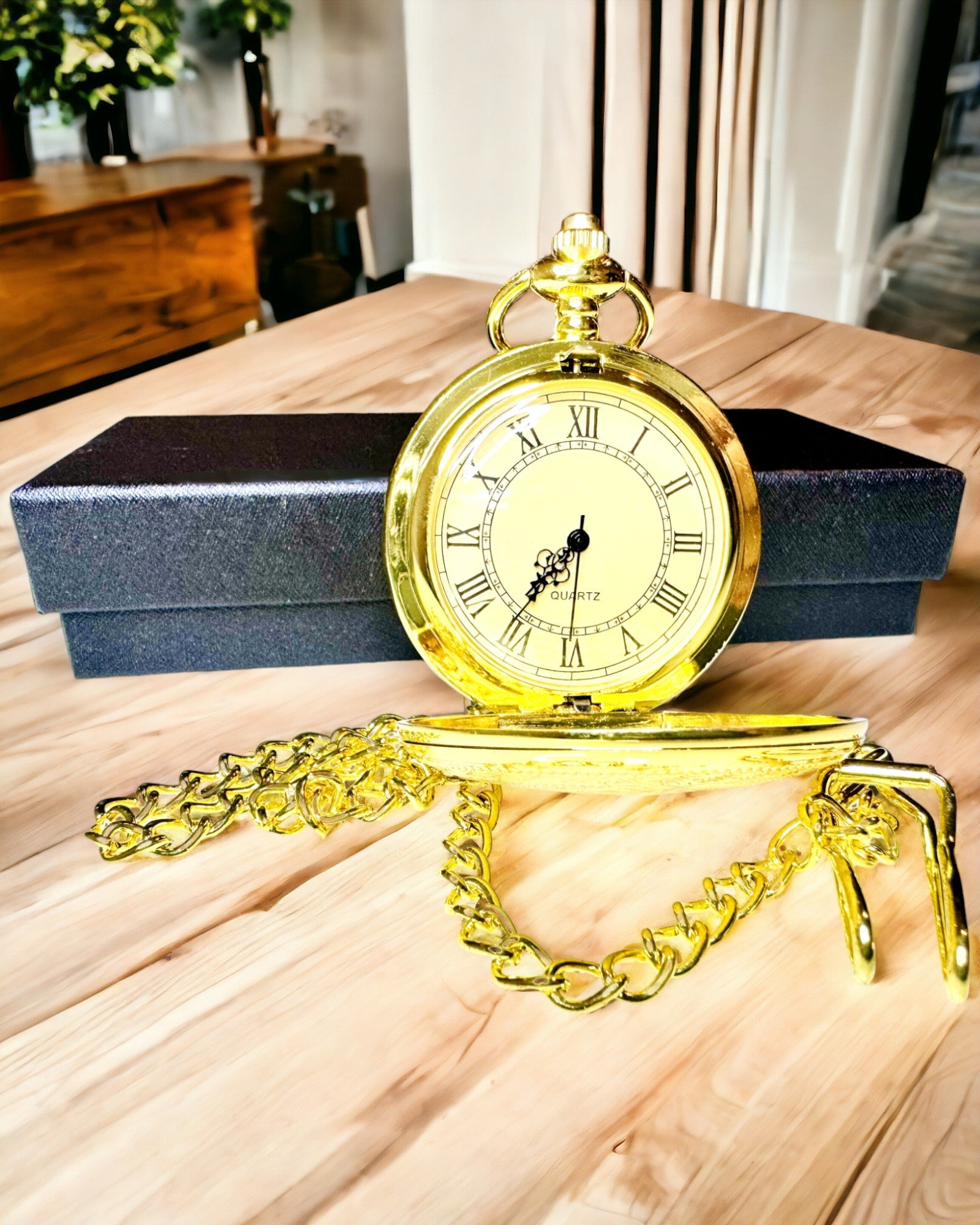 Vintage-stil Lommeur i gylden farve med Graveringer – Elegant Herretilbehør, Perfekt Gaveidé