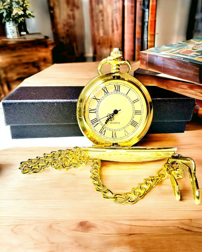 Vintage-stil Lommeur i gylden farve med Graveringer – Elegant Herretilbehør, Perfekt Gaveidé