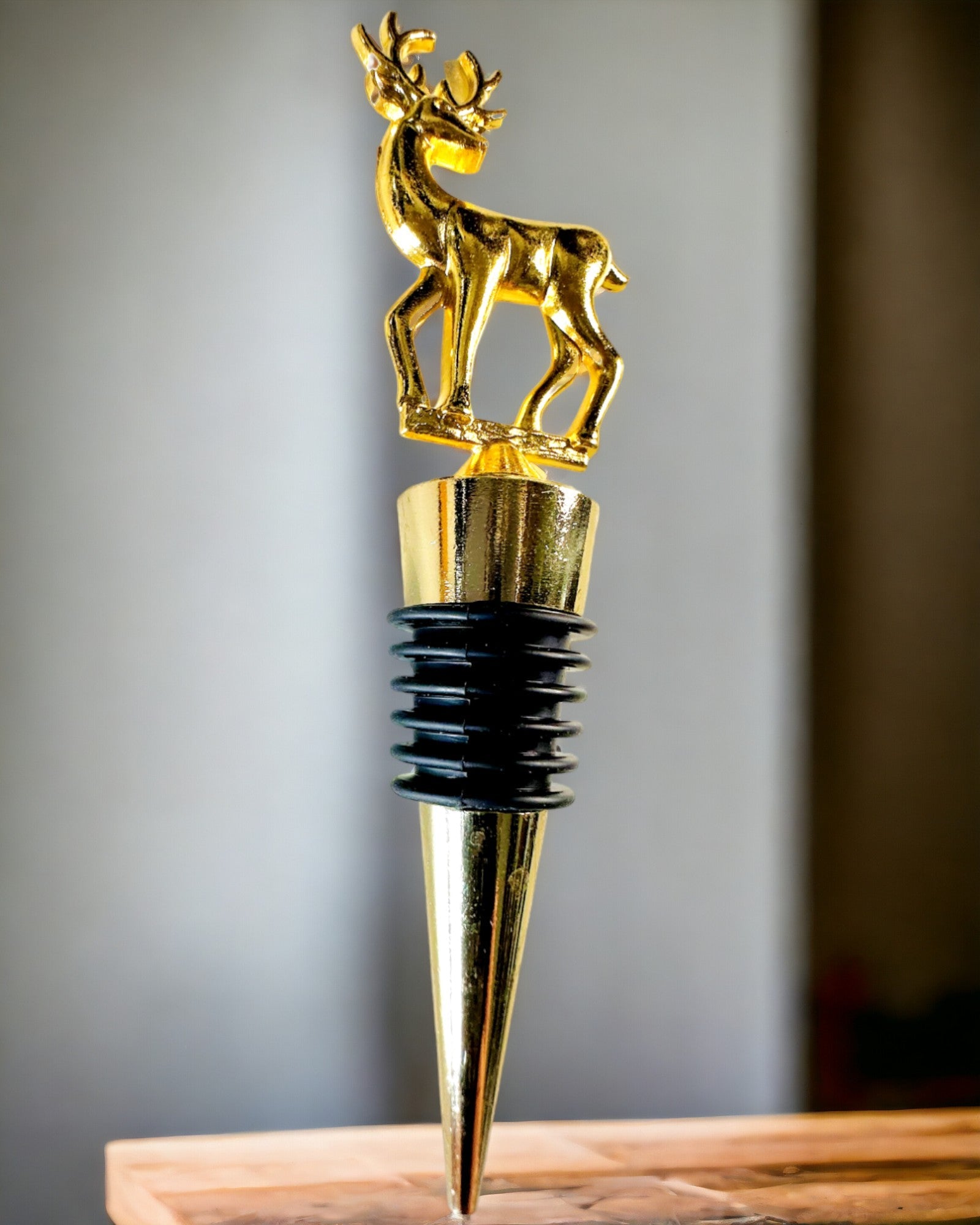 Eksklusiv Metal Vinprop med Hjort - Elegant og Funktionel, mulighed for personlig gravering