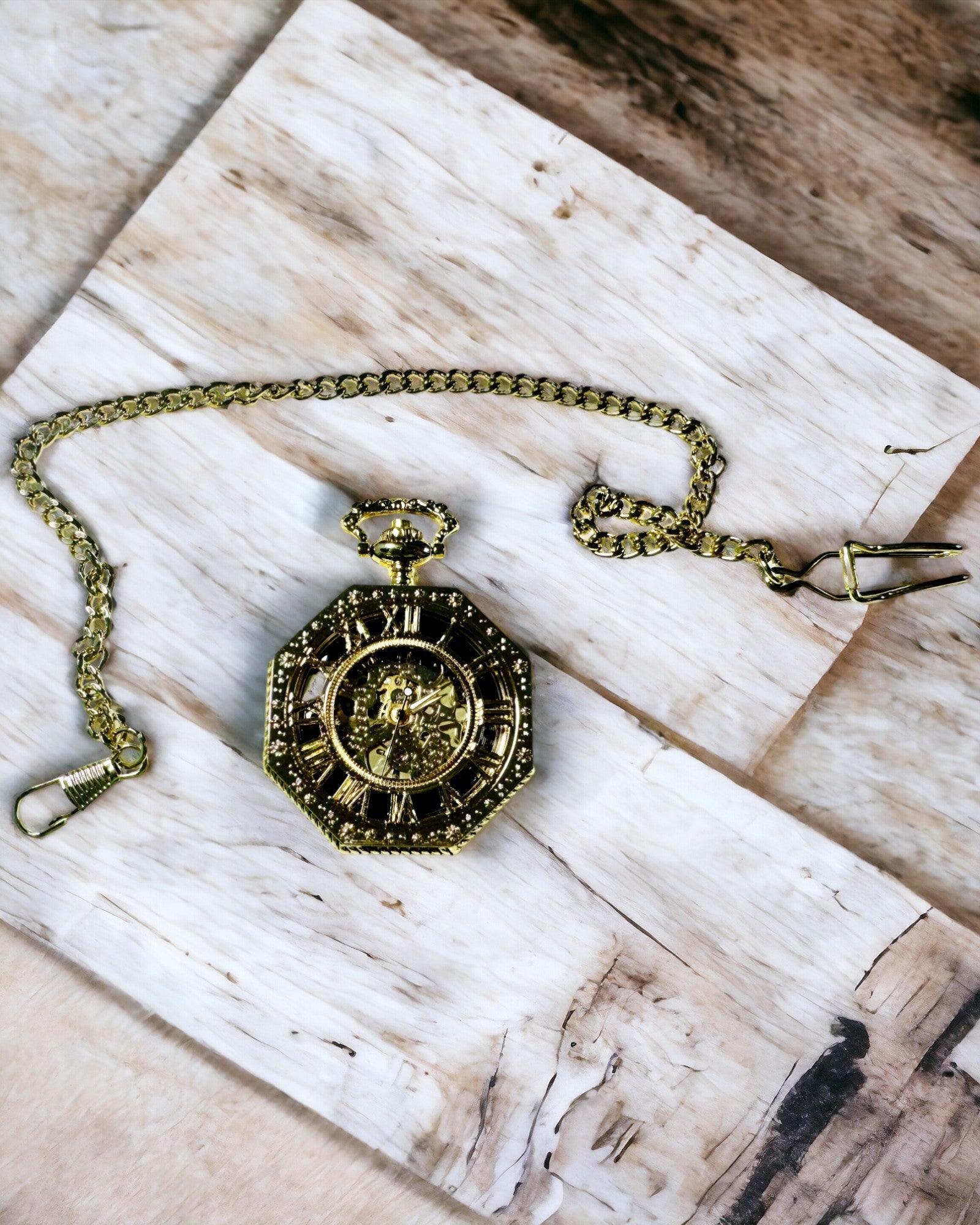 Eksklusivt Lommeur i Steampunk-stil med Synlig Mekanisme på Skiven - Klassisk Elegance