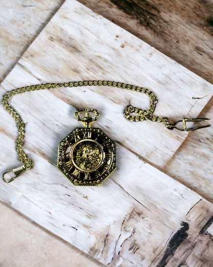 Eksklusivt Lommeur i Steampunk-stil med Synlig Mekanisme på Skiven - Klassisk Elegance