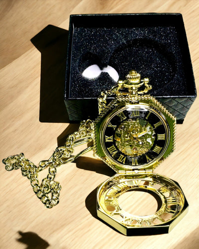 Eksklusivt Lommeur i Steampunk-stil med Synlig Mekanisme på Skiven - Klassisk Elegance