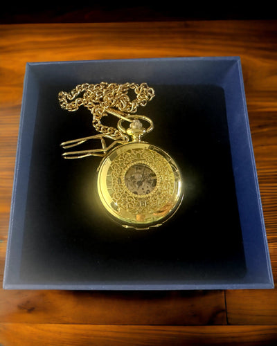 Retro Udskåret Lommeur med Håndoptrukket Mekanisme, Guld Farve med Romersk Skala og Selvlysende Skive, Vintage Stil
