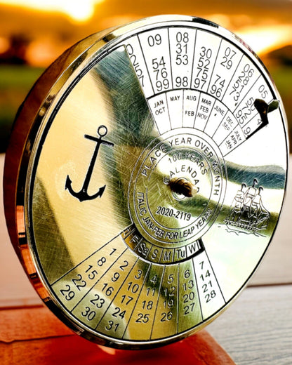 Kalendarium for Evigheden "Morski Żagiel" – Messing 100-års Kalender - mulighed for gravering som gave