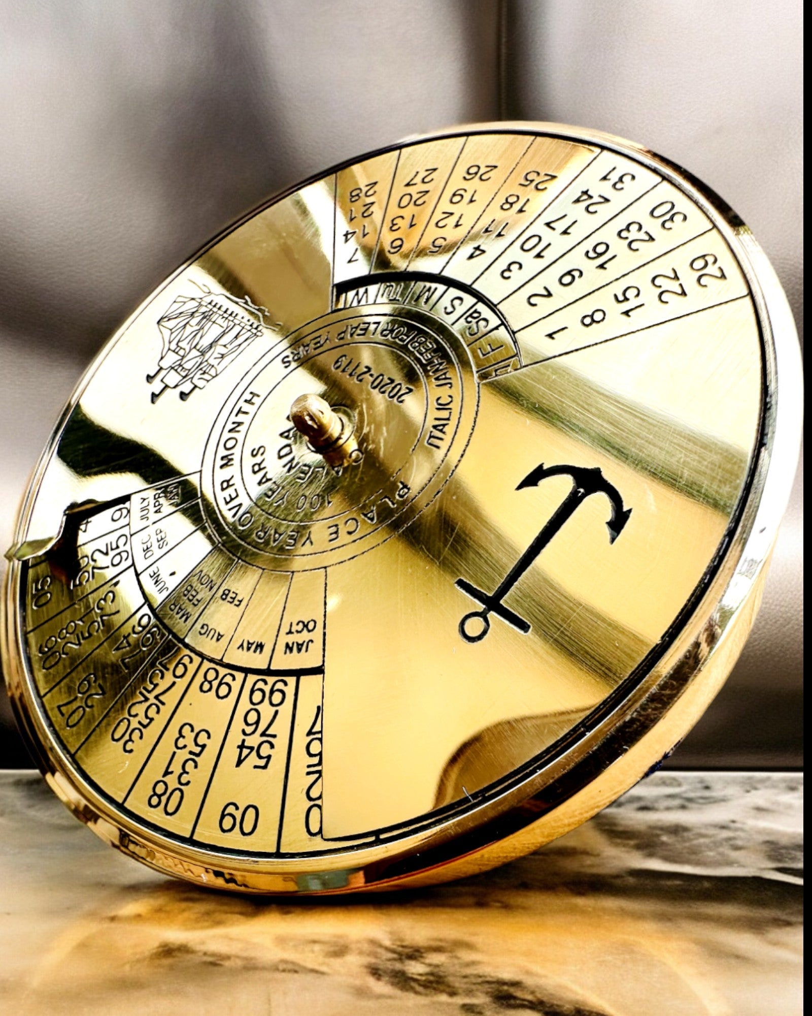 Kalendarium for Evigheden "Morski Żagiel" – Messing 100-års Kalender - mulighed for gravering som gave