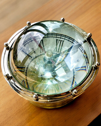 Bailey Compass Clock - Elegant ur med kompasmotiv med mulighed for gravering
