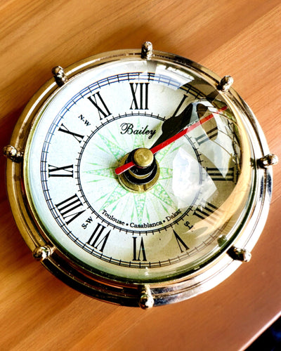 Bailey Compass Clock - Elegant ur med kompasmotiv med mulighed for gravering