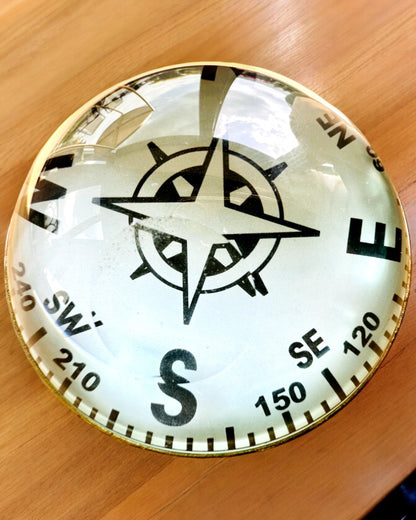 Bailey Compass Clock - Elegant ur med kompasmotiv med mulighed for gravering