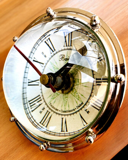 Bailey Compass Clock - Elegant ur med kompasmotiv med mulighed for gravering