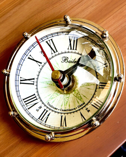 Bailey Compass Clock - Elegant ur med kompasmotiv med mulighed for gravering