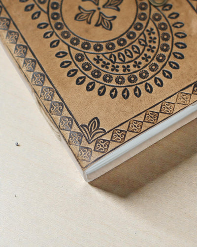 Mandala Harmoni – Lædernotatbog med præget mandala