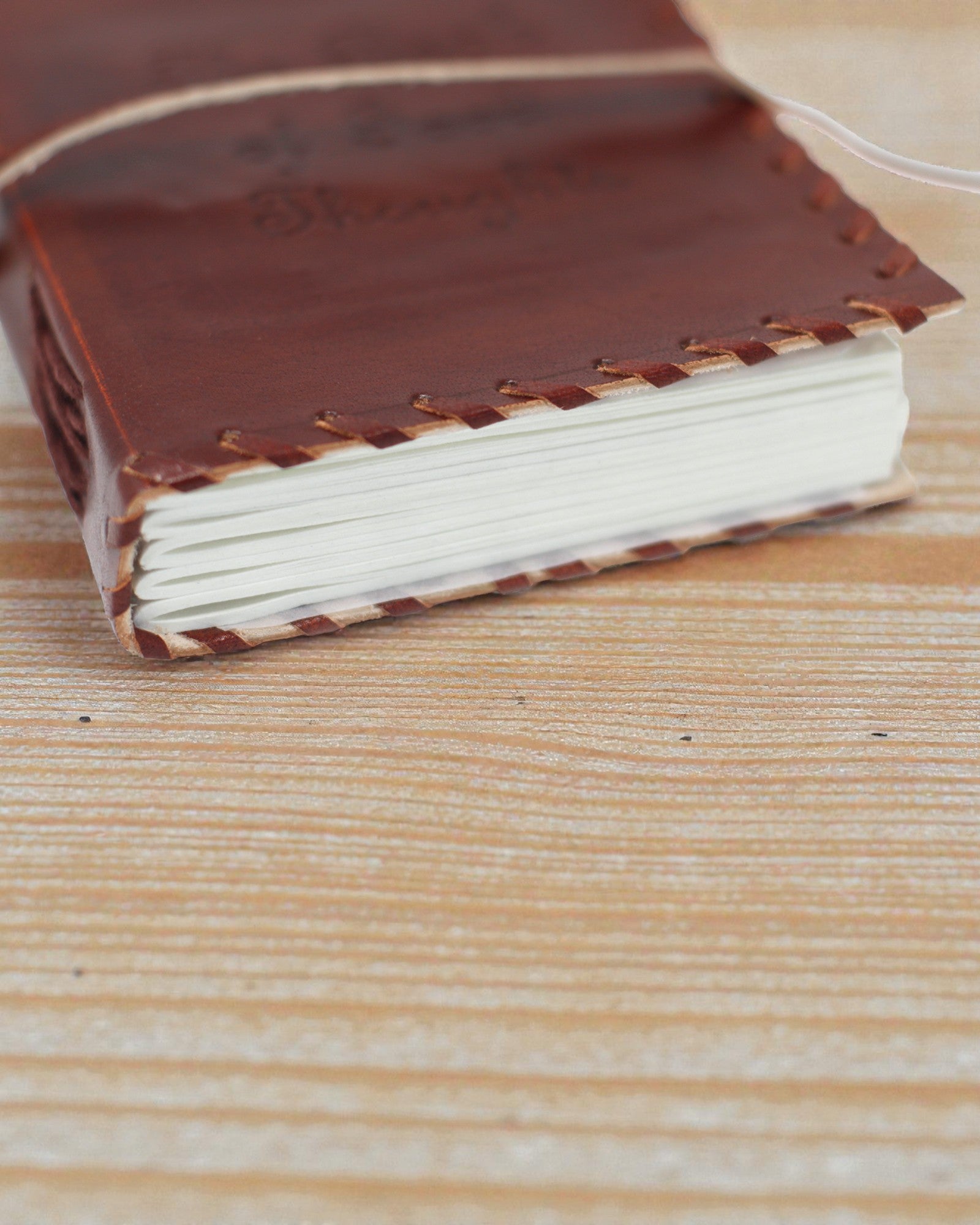 Liber Mentis – Lædernotesbog, tankebog med omviklingsrem