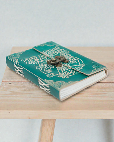 Turkis Lædernotesbog „Fred” med Lynlås – Harmoni og Ro (18 x 13 cm)