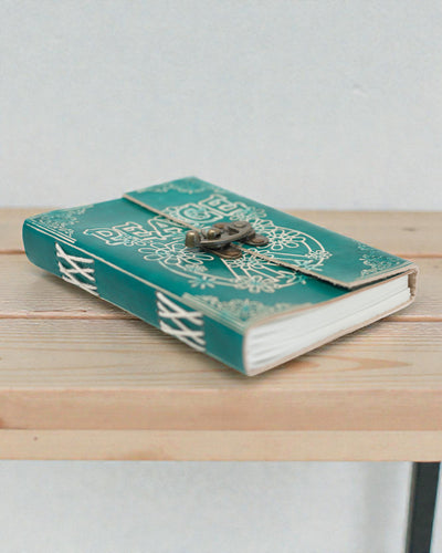 Turkis Lædernotesbog „Fred” med Lynlås – Harmoni og Ro (18 x 13 cm)