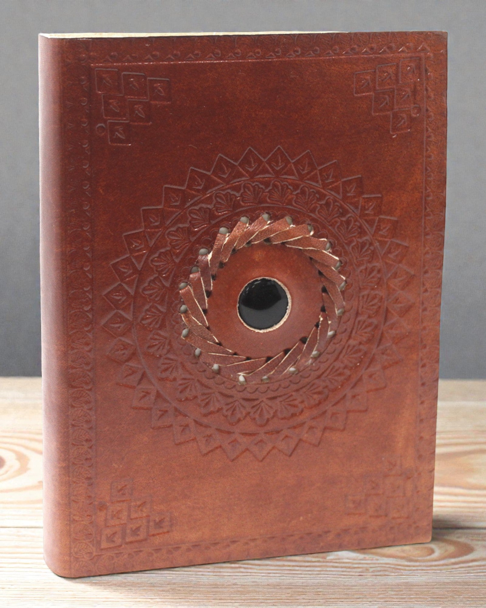 Umbra Mandala – Lædernotatbog med sort onyks