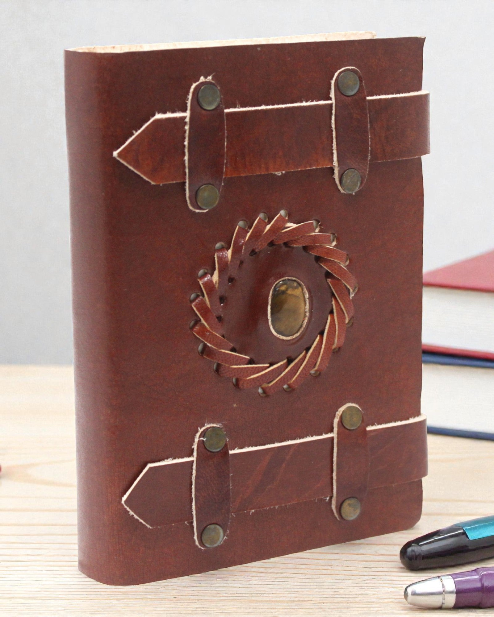 Solaris Eye – Lædernotesbog i tigerøje med dobbelte remme