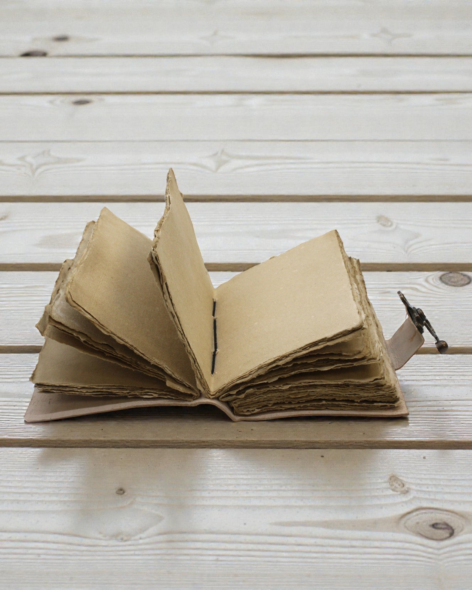 Lædernotatbog Inspirationssommerfugl Skjul aldrig dine vinger – 13 × 18 cm