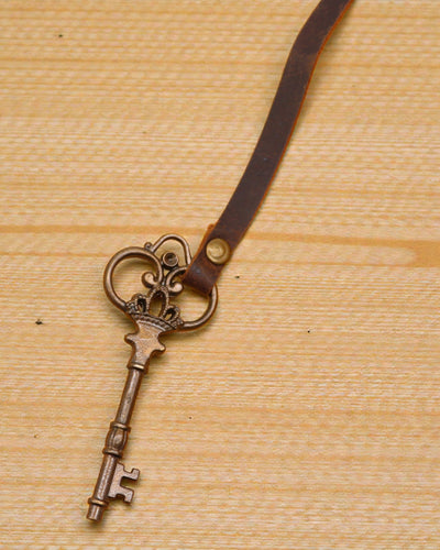 Notesbog i olieret læder med hemmelig nøgle – Gammeldags dagbog 13 × 18 cm