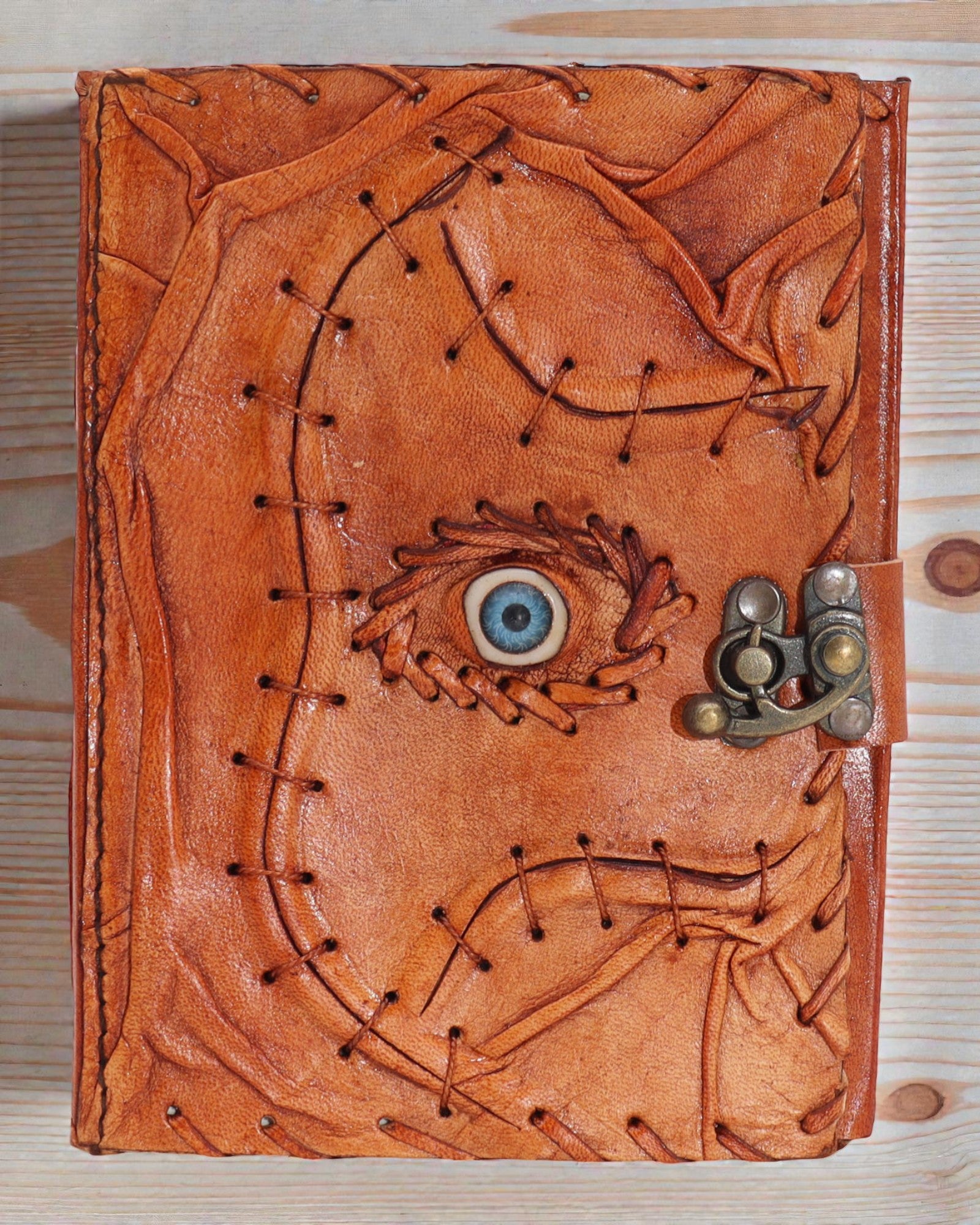 Oculus Noctis – Lædernotesbog med det onde øje og metalklipslås