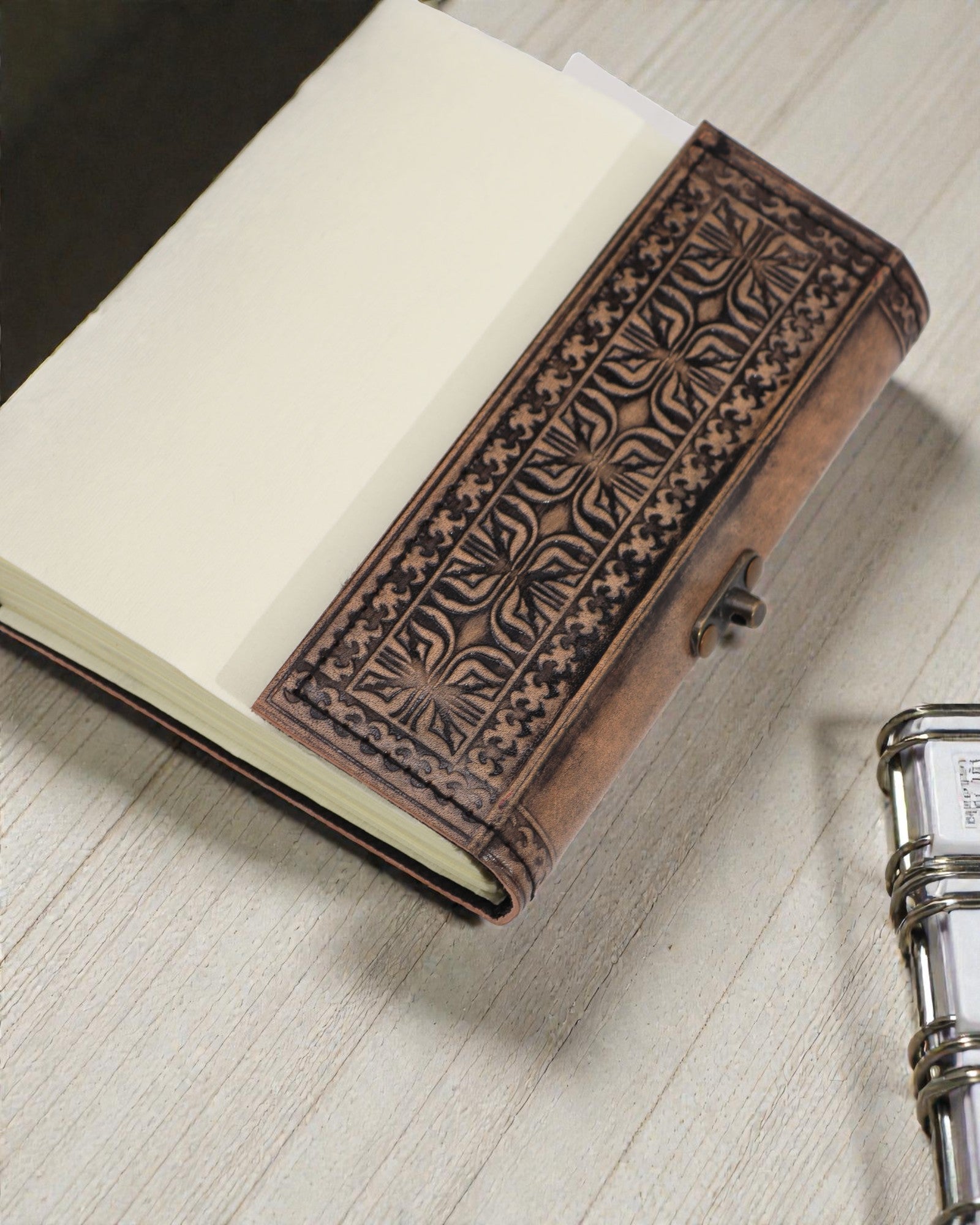 Noteshæfte i læder Hamsa Vogter – esoterisk dagbog 17,5 × 12,5 cm