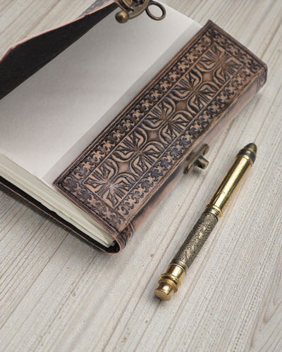 Lædernotesbog Lotosmandala Fredfyldt – Esoterisk dagbog 17,5 × 12,5 cm