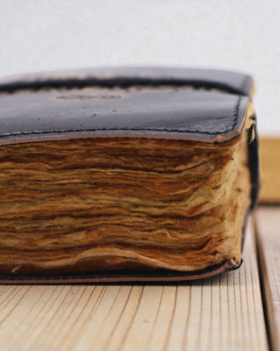 Narratio Anima – Lædernotatbog De historier, jeg fortæller mig selv