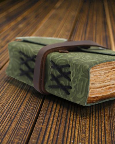Green Maze Vintage – lædernotatbog med kunstigt ældede ark 12,7 × 8,9 cm