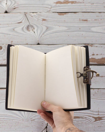 Lædernotatbog med motivationsmotiv Giv aldrig op på dine drømme – 17,8 × 12,7 cm