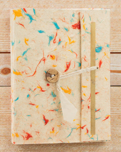 Lokta Farvehvisken Bomuld – håndlavet notesbog 15 × 12 cm, 45 ark, flerfarvet bomuld