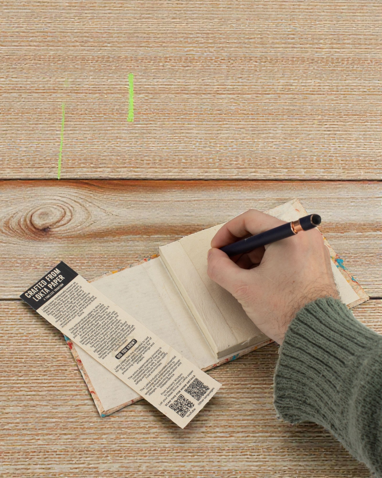 Lokta Farvehvisken Bomuld – håndlavet notesbog 15 × 12 cm, 45 ark, flerfarvet bomuld