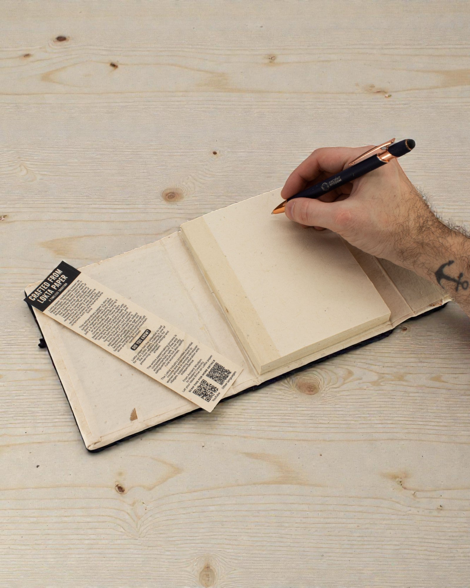 Mellemstørrelse lokta-notesbog med botanisk præg – tørrede blomster (45 ark, 15 x 12 cm)