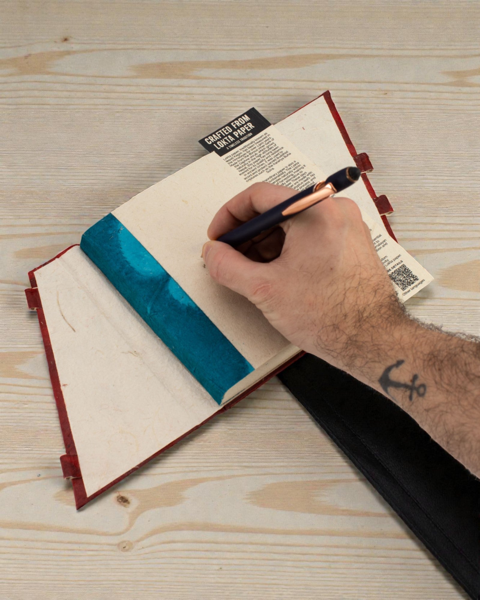 Mellemstort loktanotesbog med dristige blomster – rubinrød (45 ark, 15 x 12 cm)