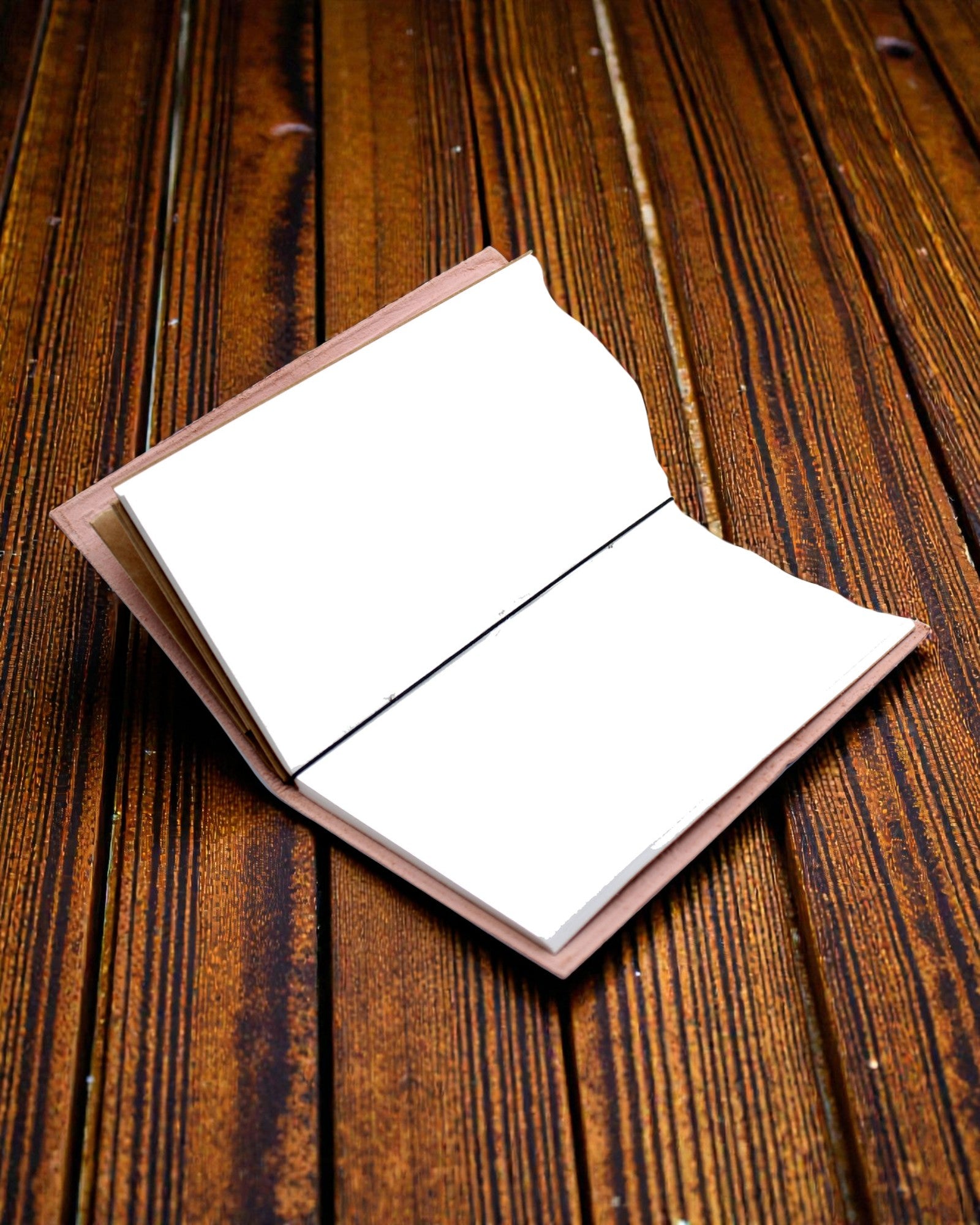 Eventyret begynder – rød håndlavet notesbog i læder 22 × 12 × 1,5 cm, 80 sider