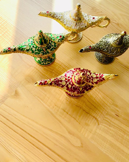 Magisk Aladdins Lampe med Gravering - Hvid Variant, flettet med guld