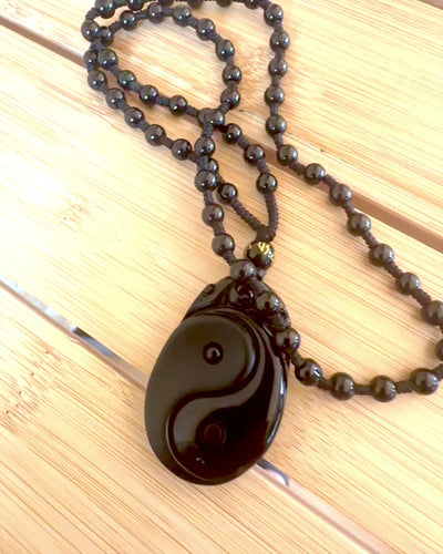 Obsidian Yin Yang Amulet med Gravering - Harmoni og Beskyttelse, personalisering med gravering til gave