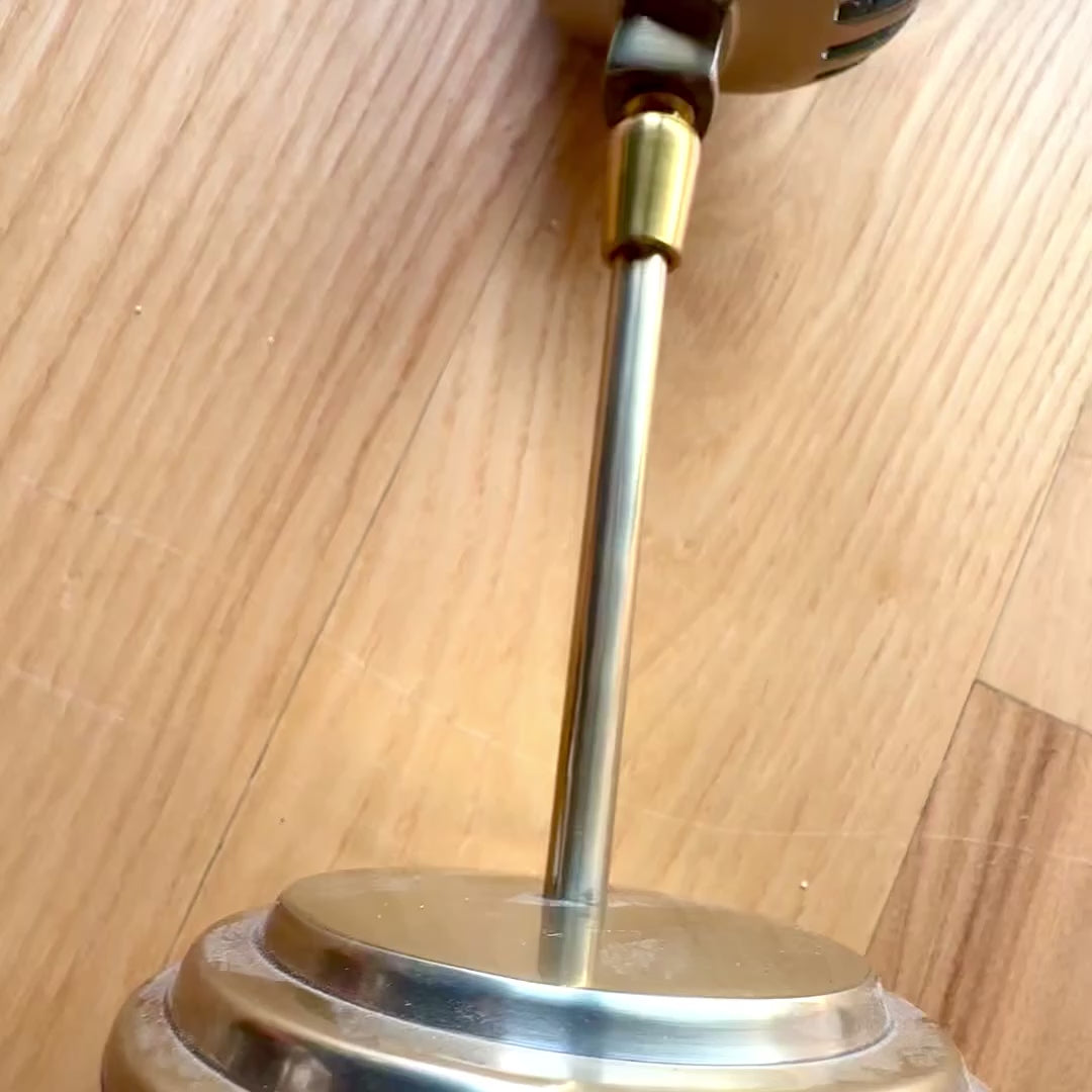 Retro mikrofon statuette med mulighed for personlig gravering, guld, 25 cm
